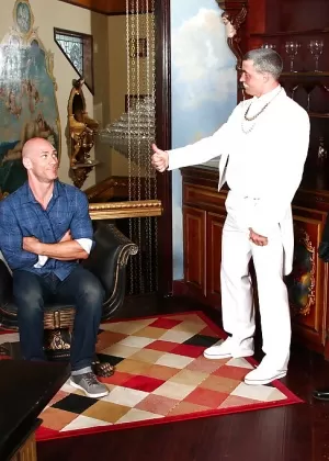 Светловолосая фотомодель Лили Лабо теряет бикини во время секса со своим мужчиной