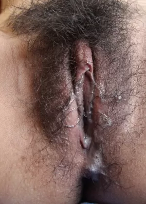 Японская девушка Мио Озора делает минет, прежде чем принять член в свой куст