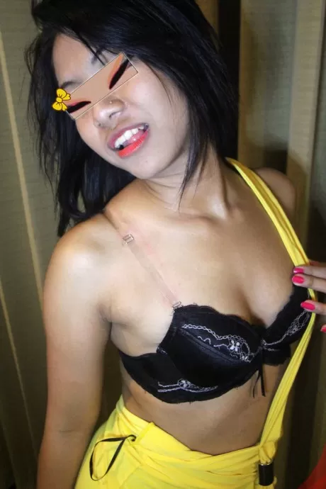 Миниатюрная и сексуальная девушка с пляжа Паттайи влюбляется в Ри 3