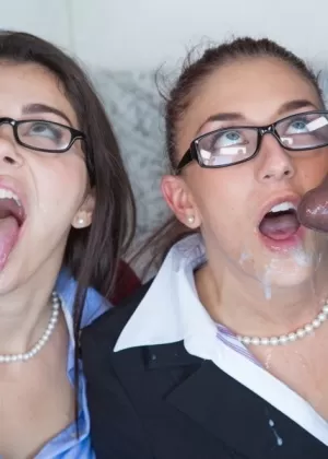 Потрясающая МИЛФ красотка Кэти Стивес растягивает киску черным стояком