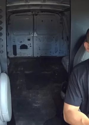 Молодая блондинка с большими сиськами Мэри Лин предается сольным БДСМ играм