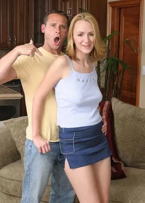 Грязная молоденькая Жаклин Саммерс жестко развлекается с двумя твердолобыми придурками