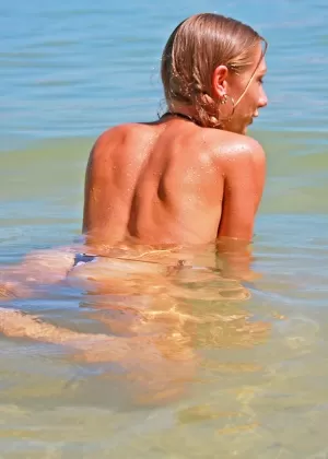 Busty blonde babe Victoria Nelson swimming topless in the sea