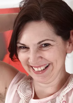 Зрелая блондинка с фальшивыми сиськами Каммилла Остин наслаждается двумя членами в анал и пизду