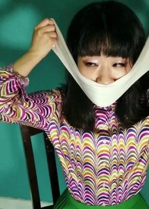 Симпатичная азиатская рабыня, связанная для затыкания ануса болезненной поркой в БДСМ наказании