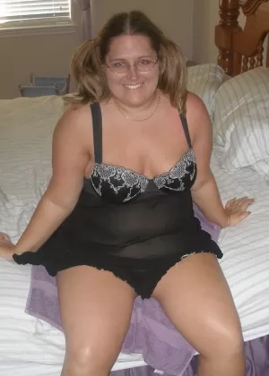 Любительская групповуха толстушки мамочка побрила свою киску перед тем, как отсосать член