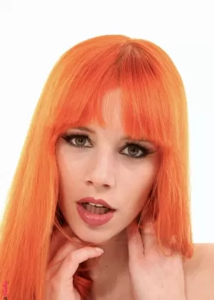 Горячие лесбиянки Миела Ариэль занимаются сексом с розовым членом страпоном