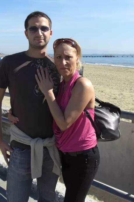 Пожилая любительница Тереза Линн и ее парень снимают домашнее порно на  1