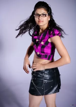 Индийская толстушка обнажает свои натуральные сиськи темные ареолы, прежде чем показать свой куст