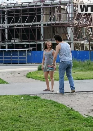 Пожилая рыжеволосая толстушки занимается сексом на диване с парнем из соседнего дома