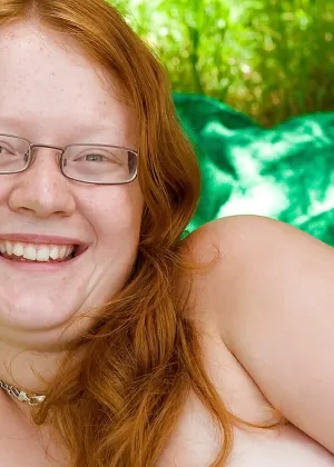 Ольге лижет ее старую волосатую киску старый дедушка в постели