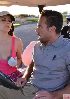 Симпатичная милфа Рина Скай отсасывает толстый член перед трахом раком