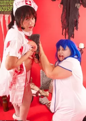 Mature zombie Lexie Cummings in a bloody action with a busty lesbian woman