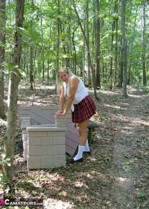 Белокурая бабуля Элис Фрост трахается с гораздо более молодыми мужчинами