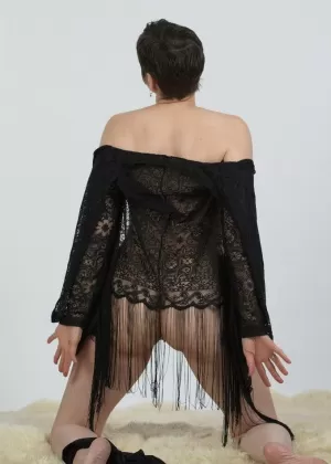 Пожилая модель Горячая милфа медленно освобождается от черного нижнего белья, чтобы позировать обнаженной